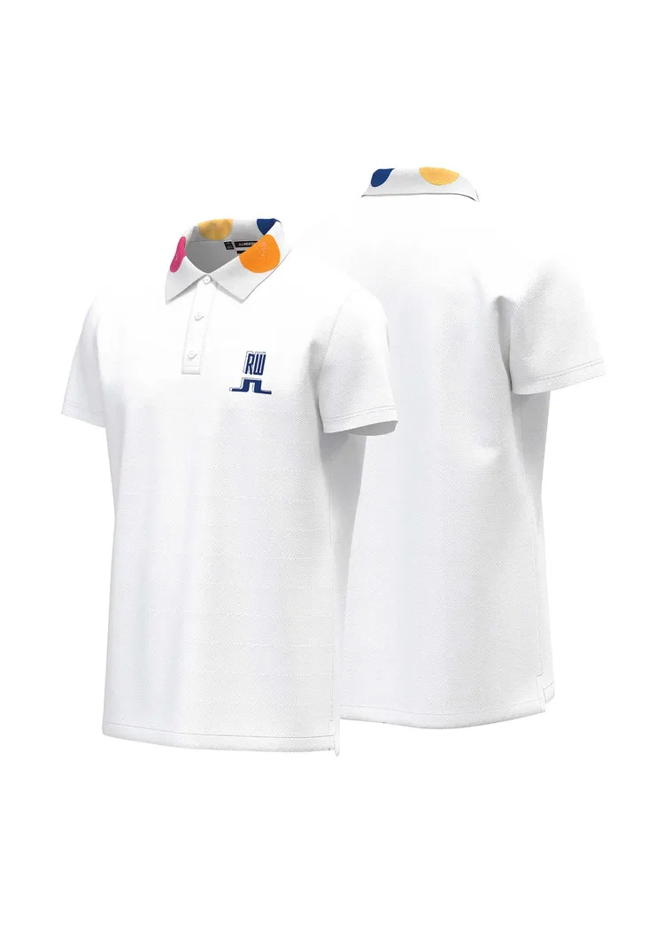 波點網眼Polo（經典白），4380元。品牌提供