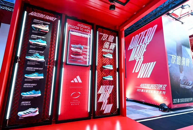 活動現場可一覽全新ADIZERO台北馬冠軍備戰系列跑鞋。品牌提供