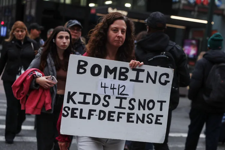 「轟炸4412兒童不是自衛」。路透社