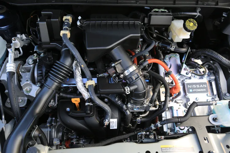 重量更輕、排氣量更精省的1.2升三缸汽油引擎作為發電用途，一桶油理論續航力可來到902公里。林浩昇攝