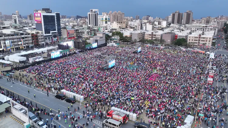 賴清德高雄總部成立，現場湧進6萬人潮。賴總部提供