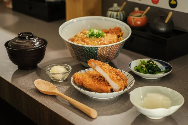 安和店限定，1983神農黑豚極享雙拼套餐550元。業者提供