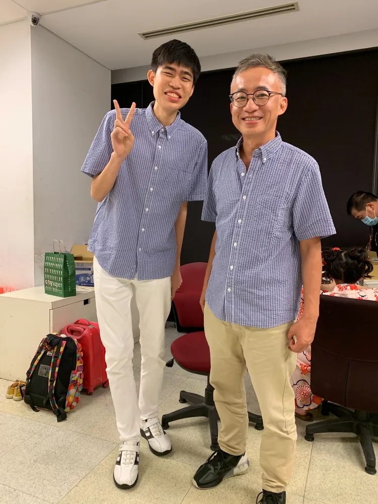 柯辰勳曾在粉專貼出與許常德私下互動照片。翻攝臉書「大家好！我是柯辰勳」
