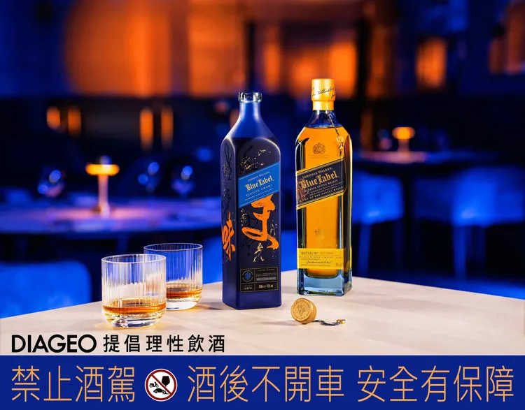 Johnnie Walker Blue Label Umami 蘇格蘭調和威士忌(左)_Johnnie Walker Blue Label 蘇格蘭調和威士忌(右)。業者提供