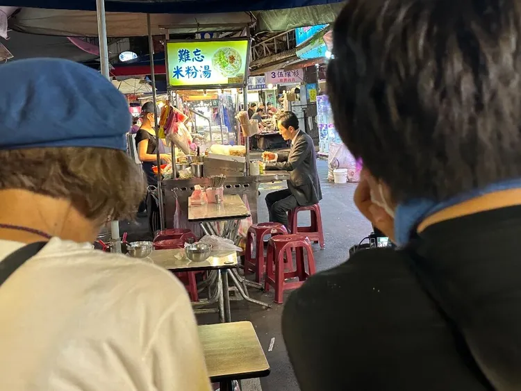 網友直擊《孤獨的美食家》五郎現身饒河夜市。取自PTT「C_Chat」版