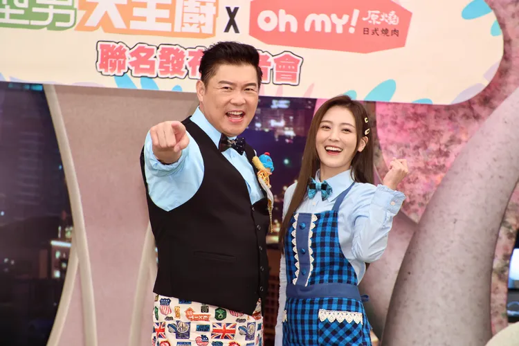 曾國城（左）主持《型男大主廚》18年，坦言曾2次倦勤，右為卓文萱。攝影中心攝