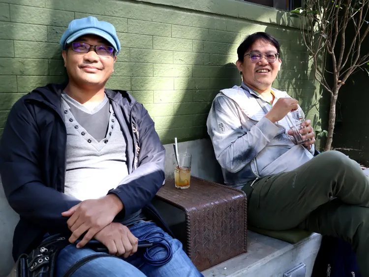 來自台灣的背包客Peter（左）、Michael認為，自行申辦越南電子簽證方便又迅速，且來越南旅遊後發現越南不如想像中落後，但希望觀光與運輸業者能更友善旅客，不要有敲竹槓的行為。中央社