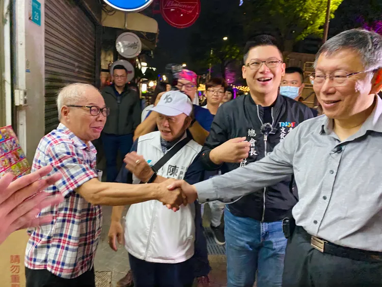 有老伯也表態支持。王志弘攝