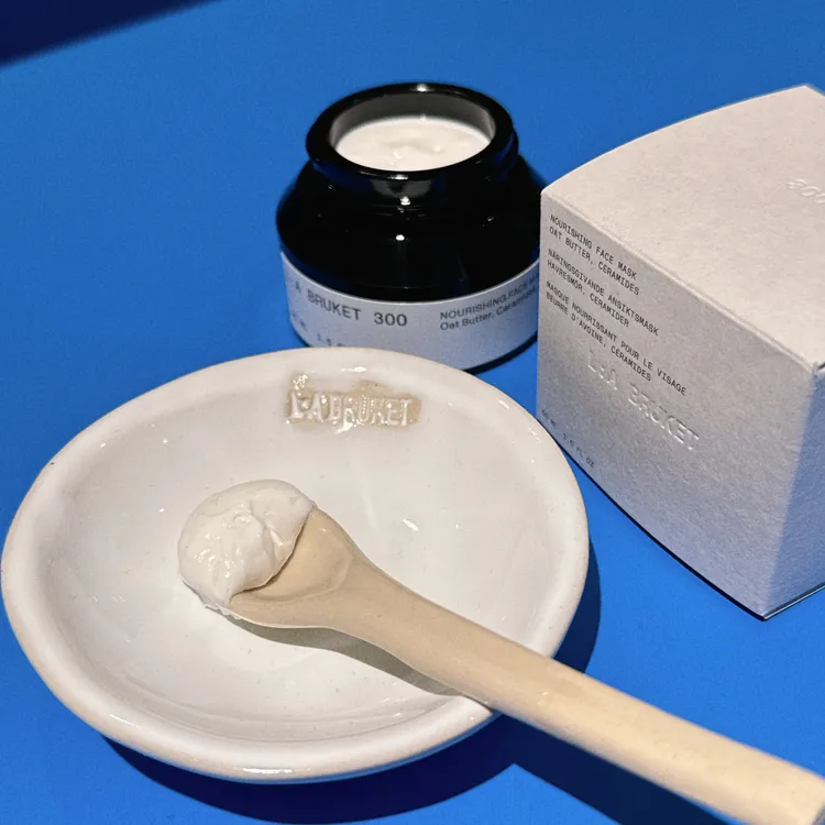 300光采水潤面膜，50ml／2600元。張家玲攝