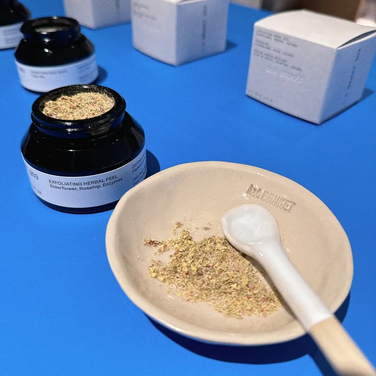 303臉部柔滑去角質，22g／2050元。張家玲攝