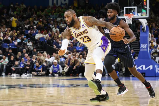說好的打30分鐘呢? 詹姆士連5戰超時工作 湖人還是慘敗魔術19分