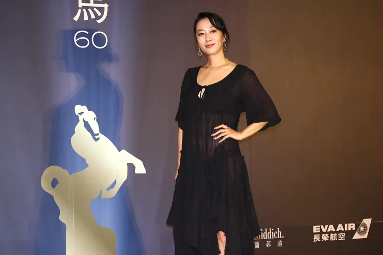 中國女星胡伶薄紗露丁字褲。彭欣偉攝