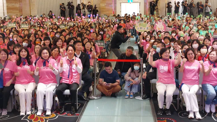 賴清德表示，他與八位立委參選人參選是為消除性別歧視、實現女性夢想。凃建豐攝