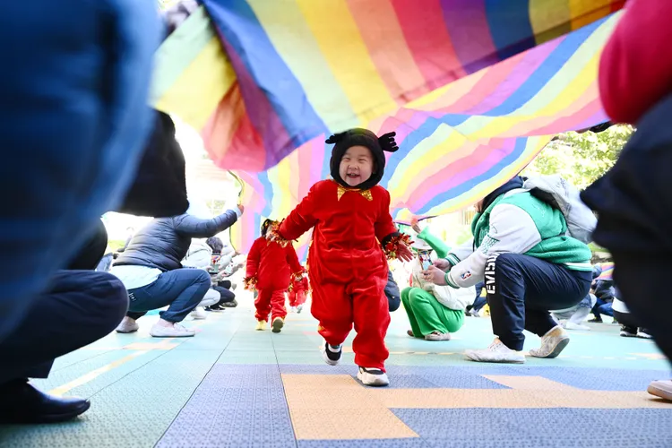 北京一間幼稚園的親子運動會。新華社