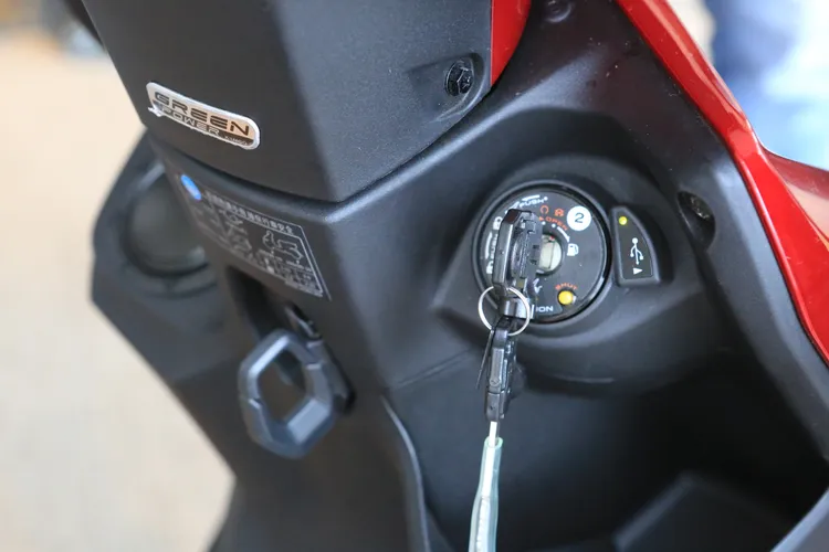 在鎖頭旁也配置了供3C用品充電的USB插座。林浩昇攝