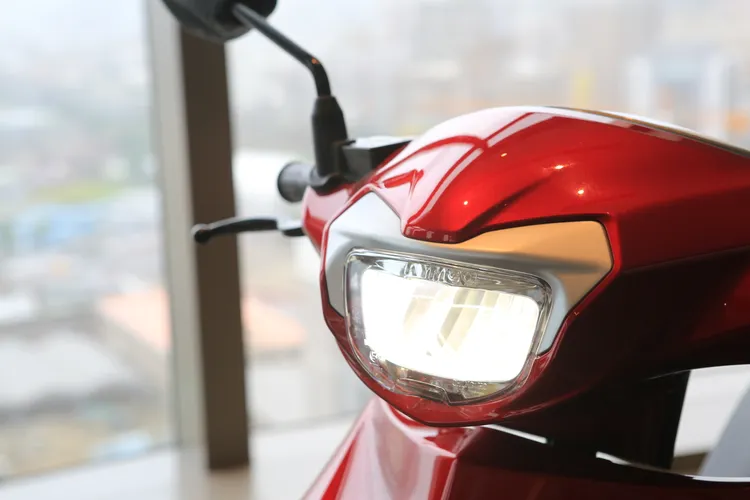 光陽K1超級英雄搭載同級車中僅有的Class-D LED遠近光頭燈。林浩昇攝