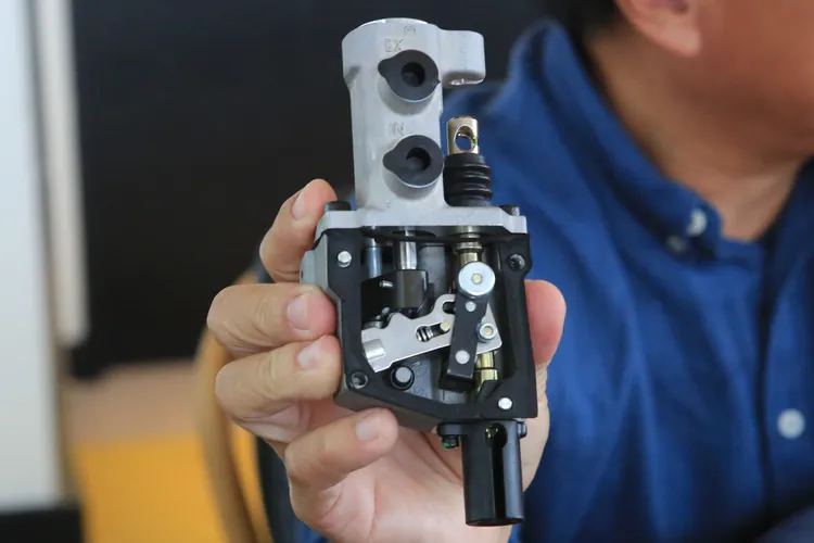 說明會現場原廠也帶來iCBS實體，讓與會媒體進一步了解運作原理。林浩昇攝