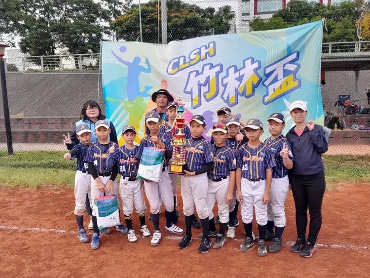 竹林盃棒球賽共有八隊約200人參加，熱鬧非凡。校方提供