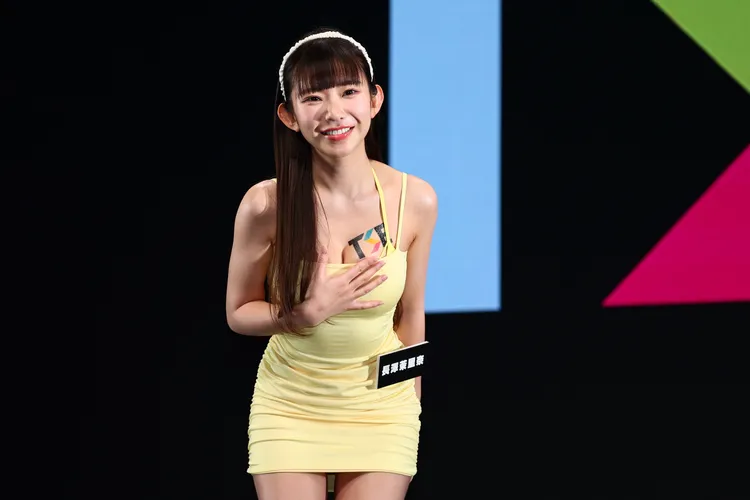 長澤茉里奈F罩杯上圍呼之欲出。彭欣偉攝