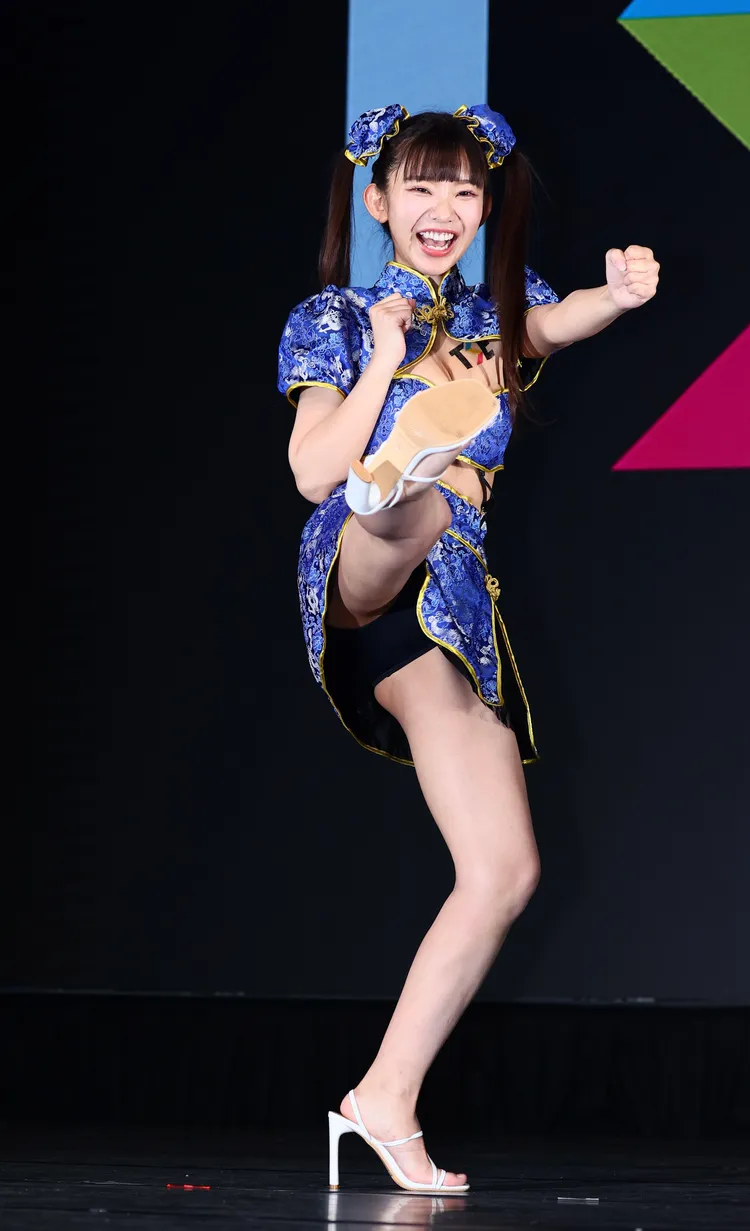 長澤茉里奈青春洋溢，不在意露底褲。彭欣偉攝