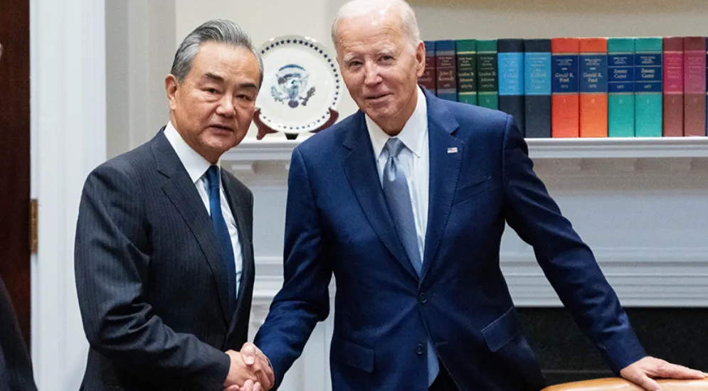 美國總統拜登(右)日前接見中國外交部長王毅(左)。資料照片