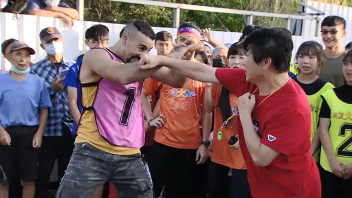 胡瓜揪專業拳手對打! 阿翔「黑白講」被送上眼神殺