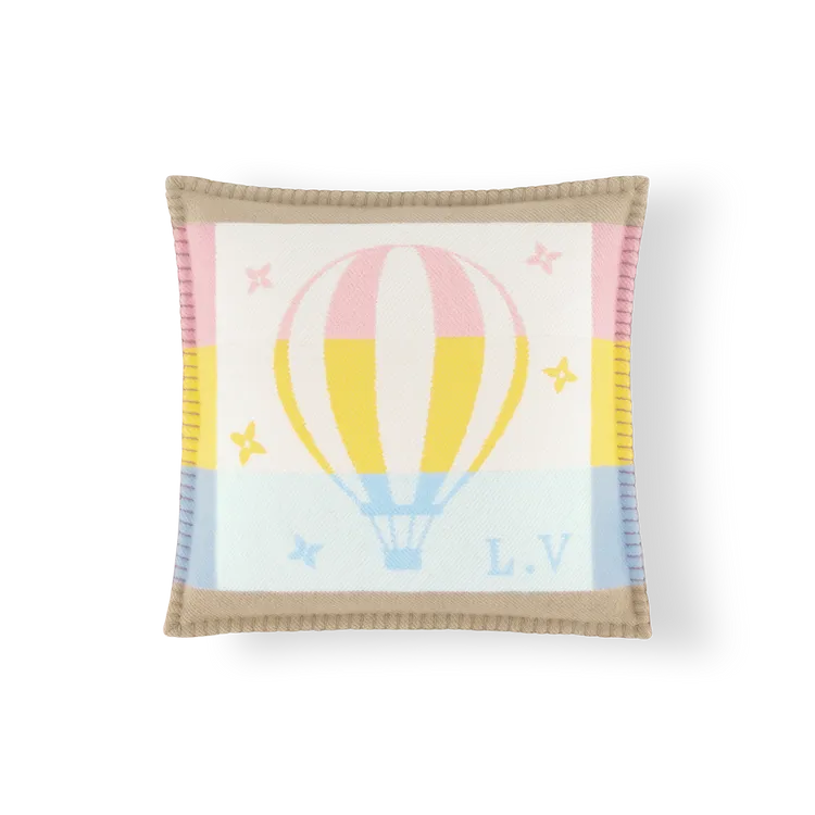 彩虹熱氣球抱枕，價格店洽。品牌提供