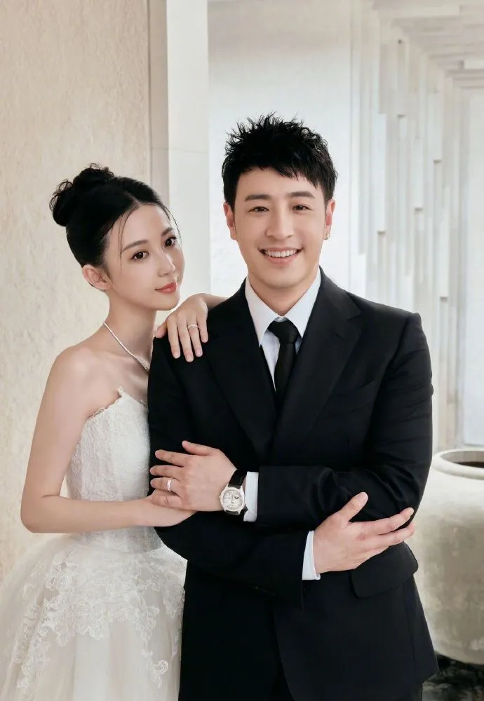 宣云依偎在潘瑋柏身上。翻攝宣云小紅書