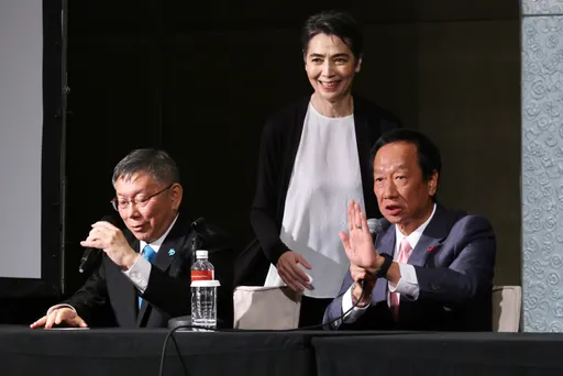 柯文哲最後一搏？今早趕赴郭台銘家中　賴佩霞也到場
