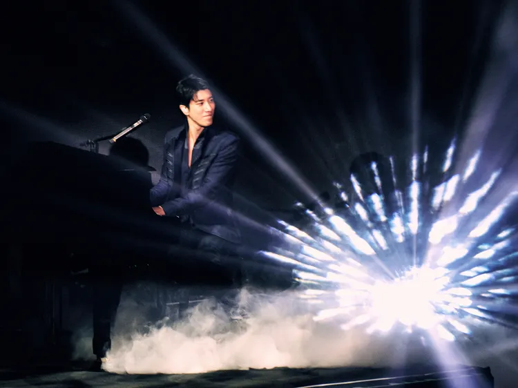 王力宏深情彈唱。寬魚國際提供
