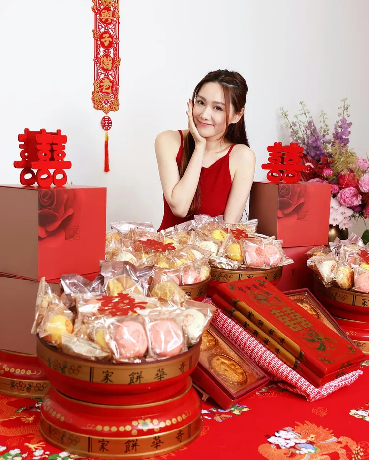 必備喜餅。翻攝roxannetong IG