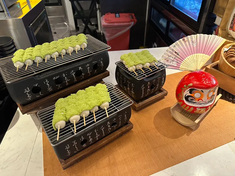 探索廚房日料數量多達近50道。陳怡文攝