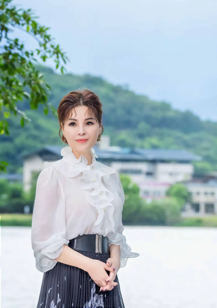 陳秀美出道單曲《檸檬花》，被三立一眼相中。音圓唱片提供