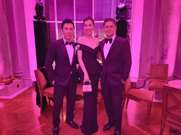 甄子丹（左起）、汪詩詩夫婦與賓客合照。翻攝antonsd IG