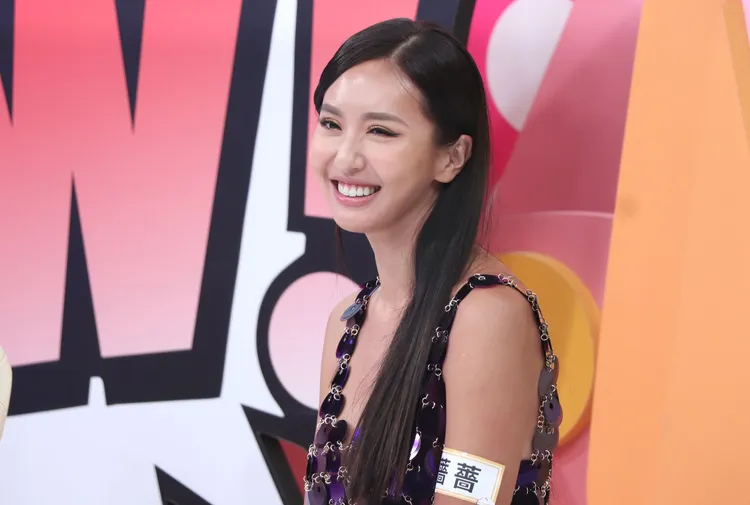 薔薔上警局控訴親爸家暴。中天綜合台提供