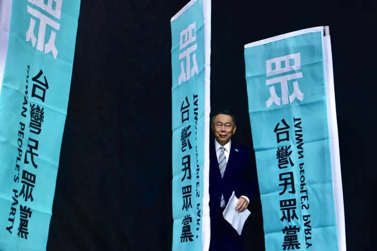 柯文哲說我會用民眾黨總統候選人身分戰到底。林林攝