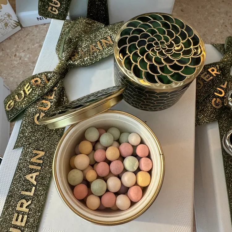 幻彩流星蜜粉球奇幻珍獸限定版，2750元。張家玲攝