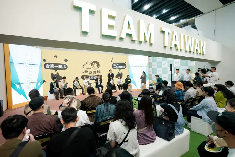 粉絲見面會吸引多位漫畫唱作者到現場。賴清德競辦提供