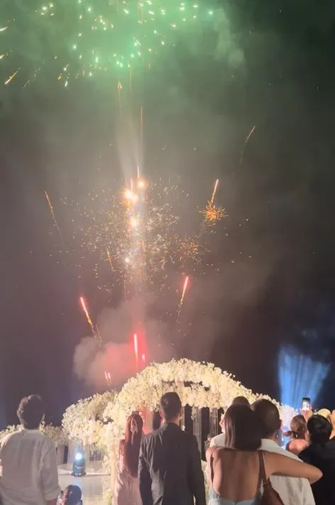 婚禮現場施放的煙火。讀者提供