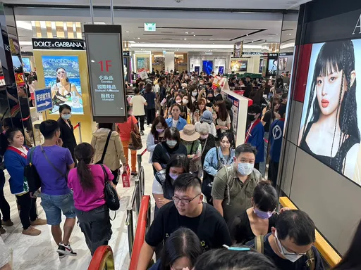 老天来助攻!SOGO周年庆7店前5日业绩成长3% 黄金珠宝增60%、行李箱卖破千颗