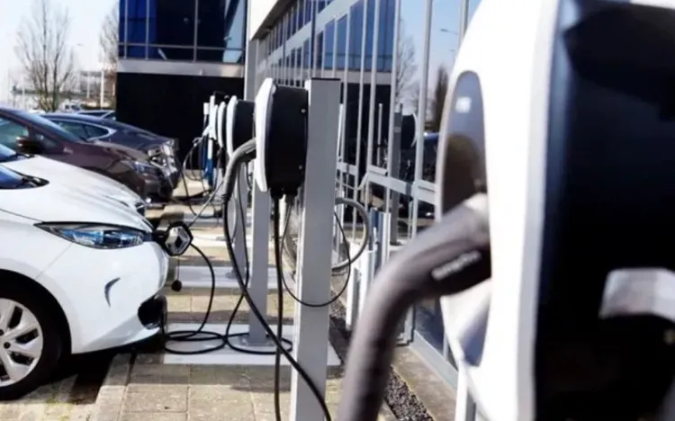 新北消防員私下幹起電動車出租生意，卻利用職務之便竊電遭調查。示意畫面