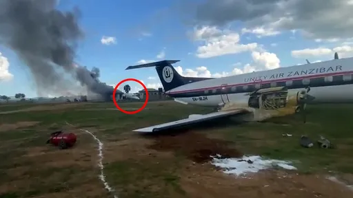 同型2飛機同天同機場同原因出事　第1架還沒移走第2架就撞了