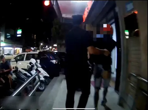 失聯移工違停被逮　剛踏入警所查身分就跑！立刻遭壓制逮捕