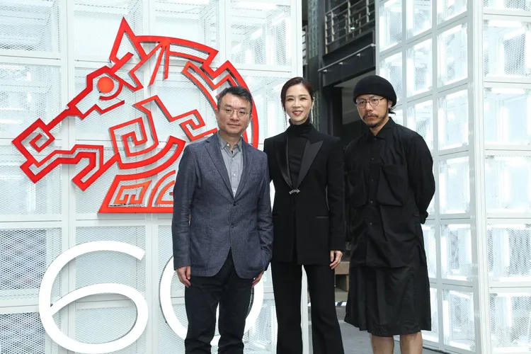 金馬執委會執行長聞天祥（左起）、金馬影后謝盈萱和設計師方序中出席互動展記者會。攝影中心攝