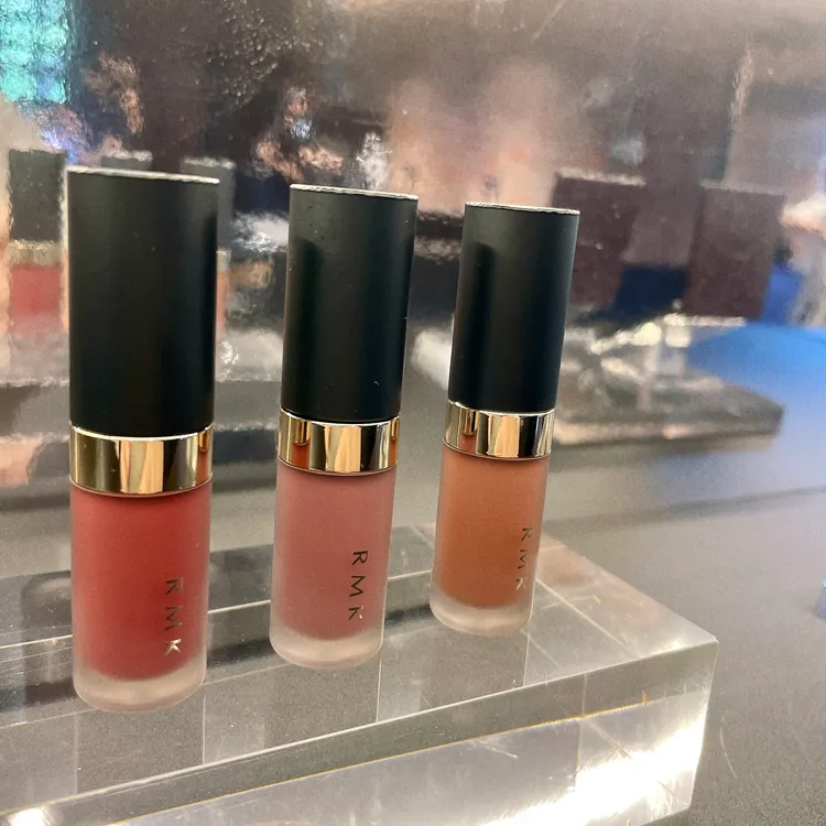 持色水感唇釉，各1400元。張家玲攝