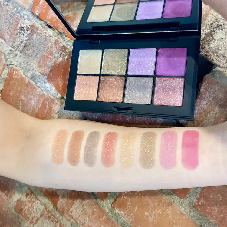 耀動眼彩盤試色。張家玲攝