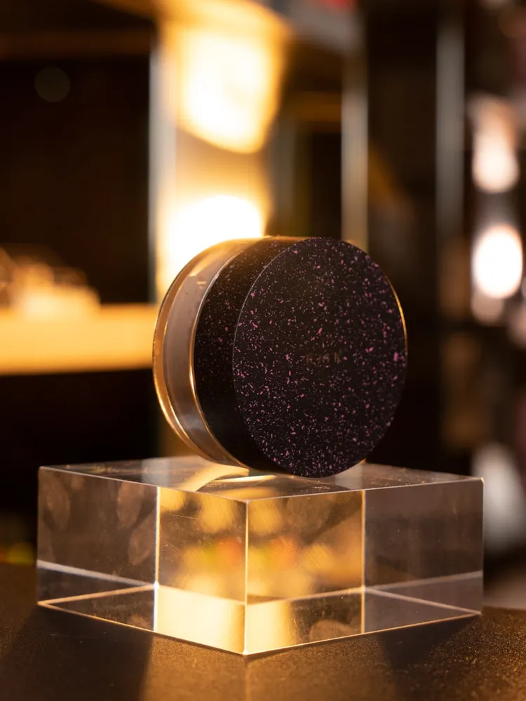 透光空氣感蜜粉，1600元。品牌提供