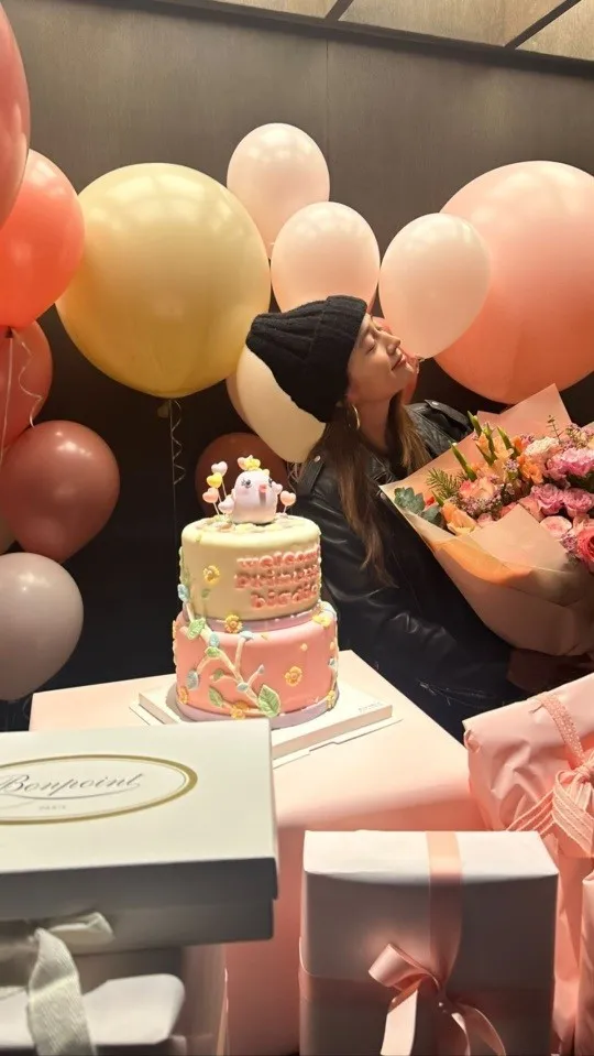 李珉廷開心跟蛋糕合照。翻攝李珉廷IG