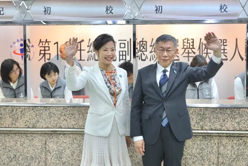 吳欣盈學經歷曝柯文哲髮夾彎 鄭弘儀驚呼:看不到柯車尾燈