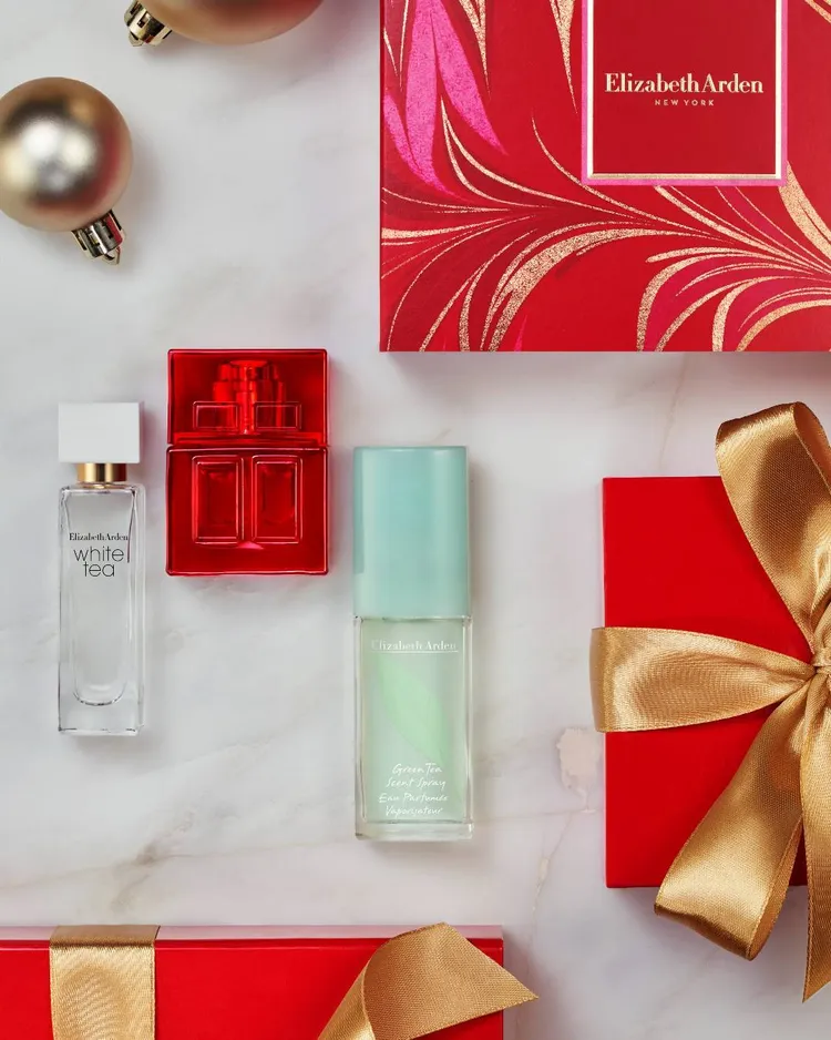 12月購買指定商品或滿額，可享伊麗莎白雅頓聖誕包裝。品牌提供